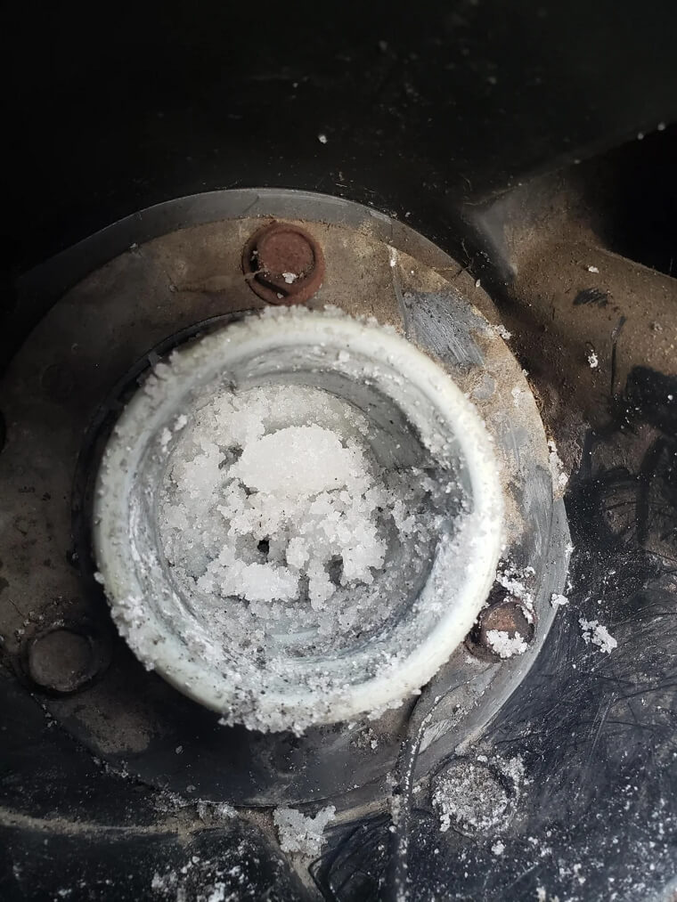 Putting Sugar In Gas Tanks Melts Engines: False