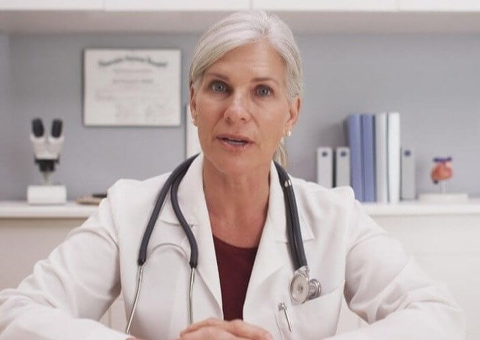 Consultando o médico