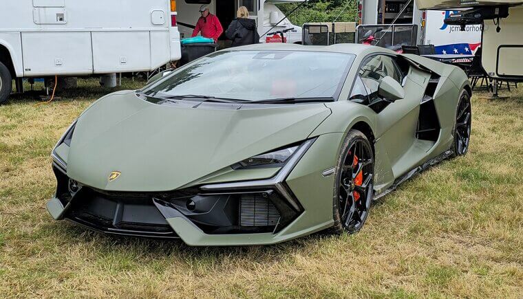 Lamborghini Revuelto