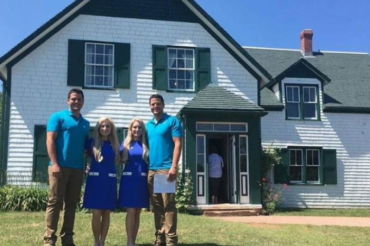 The Couples Live In One House