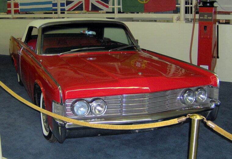 Lincoln Continental – “What a Luxury Car Should Be” (1960s)