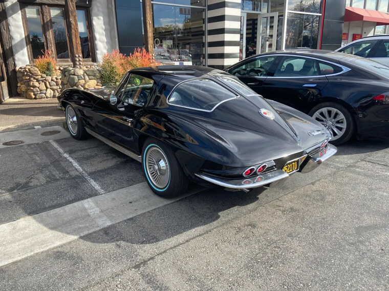 Chevrolet Corvette – “Only America Could Build a Car Like This” (1963)