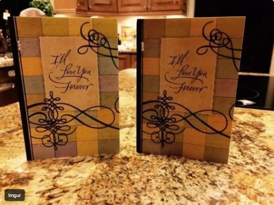 Les cartes d'anniversaire assorties