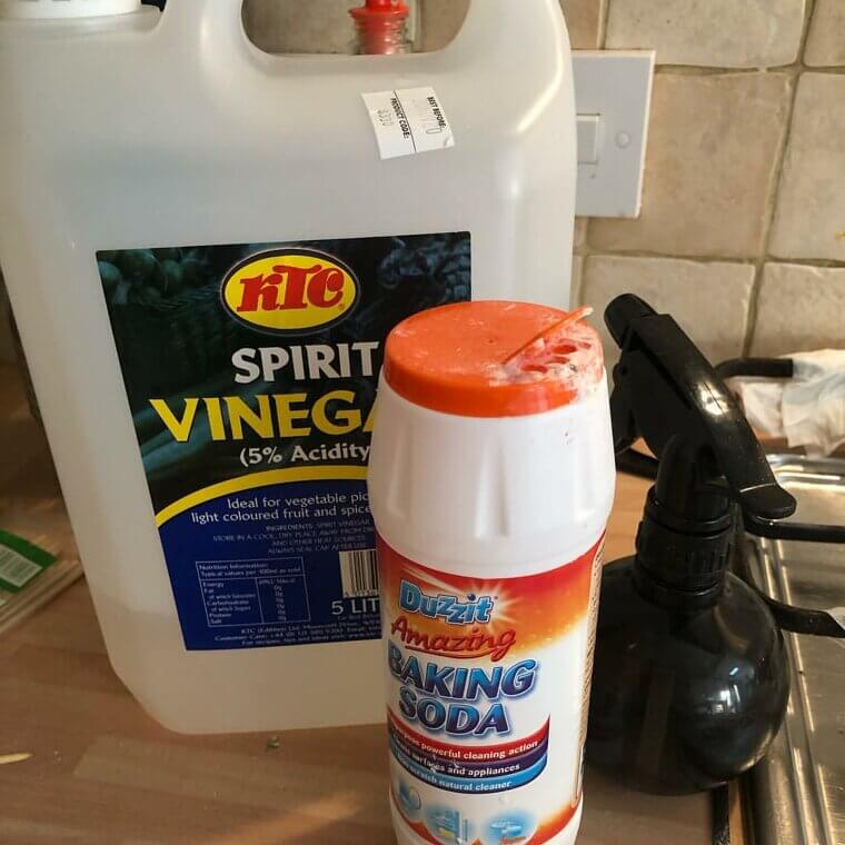 Clean Your Washing Machine With Baking Soda and Vinegar
