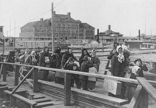 Они отправились в путешествие через Атлантику