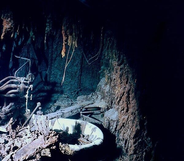 Ева просила оставить "Титаник" в покое