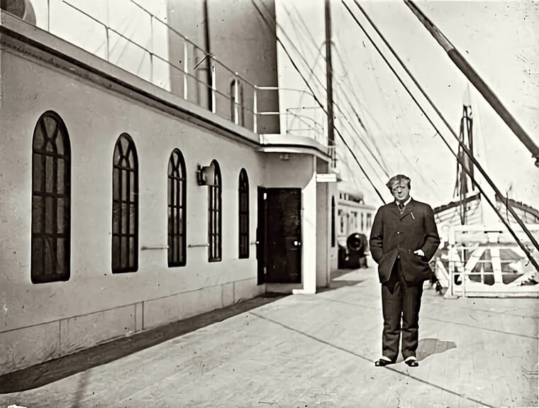 Эстер и Ева выжили, но решили сразу же сесть на другой корабль