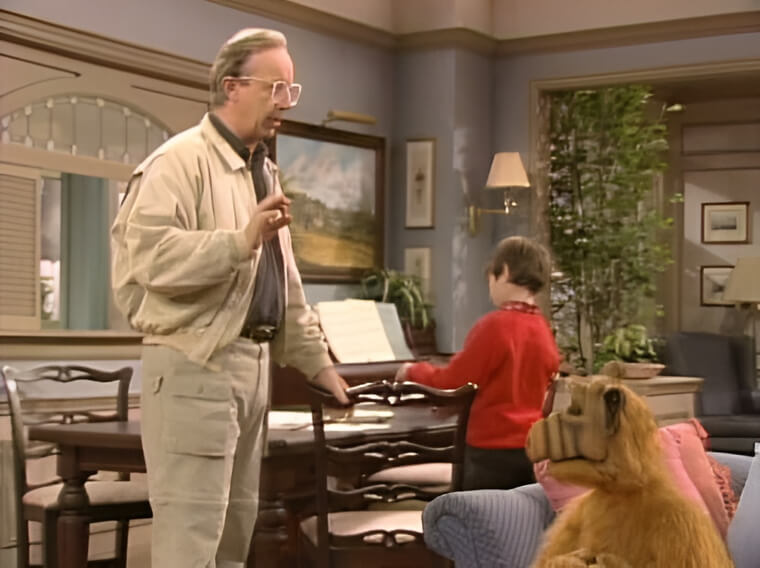 Max Wright: The Cynical Shadow of "Willie Tanner" in "ALF"