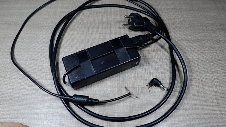 Use Tape To Temporarily Fix A Damaged Charger Cable