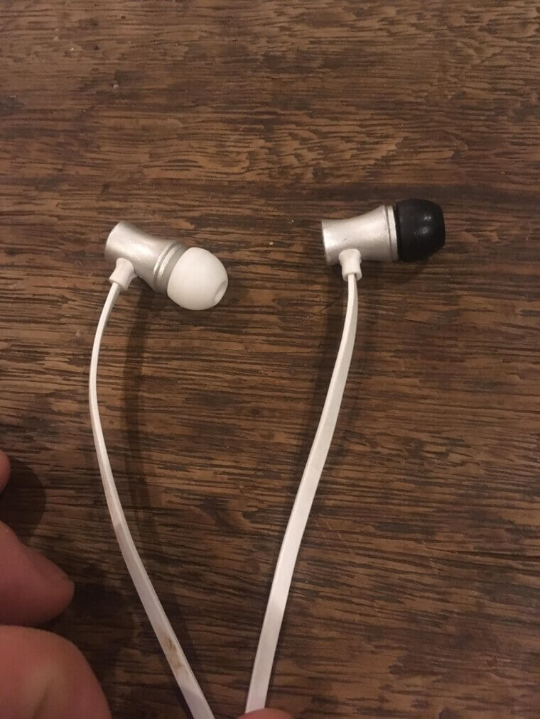 Use Different Earbud Tips To Tell Left From Right