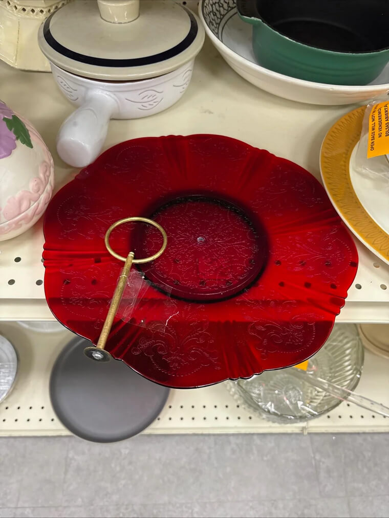 Jarras de cristal rojo «American Sweetheart» de Macbeth-Evans: valen más de 2.500 dólares debido a la extrema rareza de su tono rubí