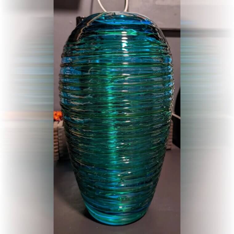 Jarrones de cristal de Murano «Venini» con revestimiento: valen más de 6.000 dólares por su estilo atrevido de mediados de siglo y sus colores vivos