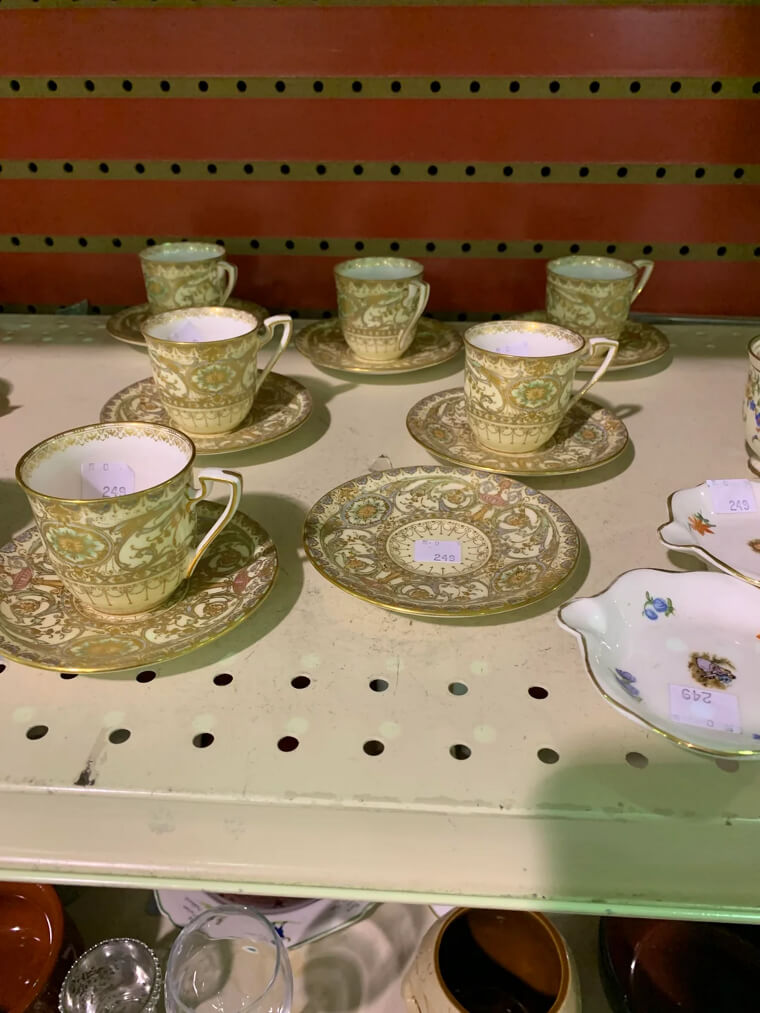 Tazas de té «Painted Fruit» de Royal Worcester: valen 1.500 dólares cada una por el increíble detalle de los huertos pintados a mano