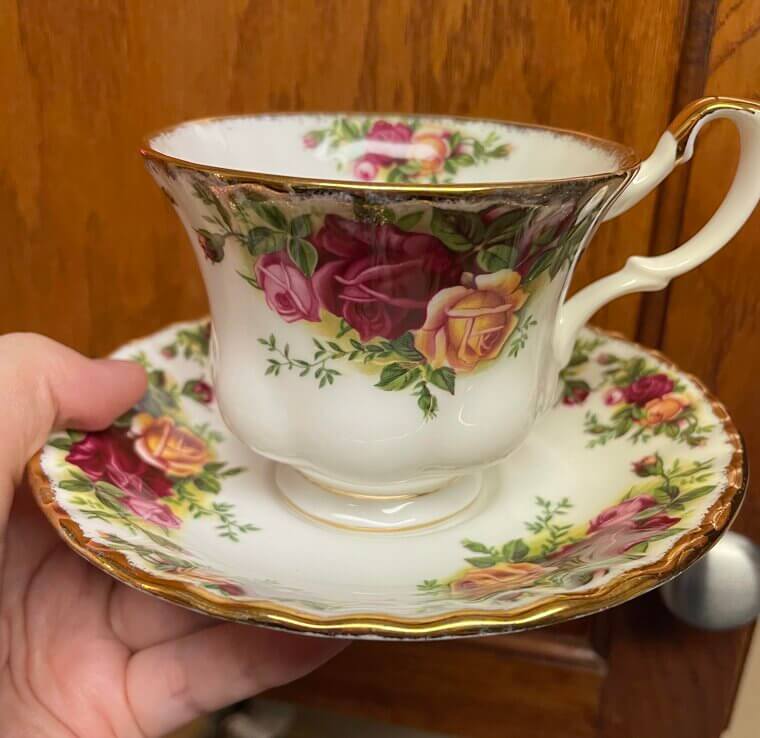 El servicio de té grande «Old Country Roses» de Royal Albert: vale más de 4.500 dólares debido al enorme cambio que se producirá en 2026 hacia la gastronomía «grandmillennial»