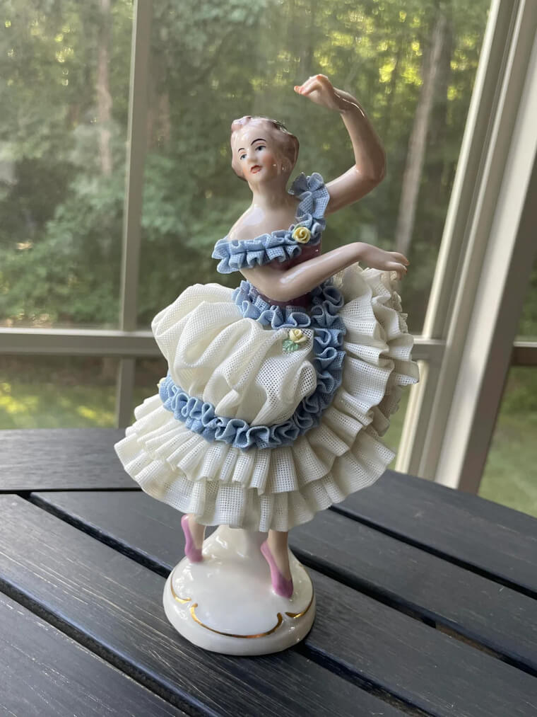 Figuras de «encaje» de Dresde (completamente intactas): valen más de 1.500 dólares por la increíble técnica de inmersión en porcelana con «encaje auténtico»