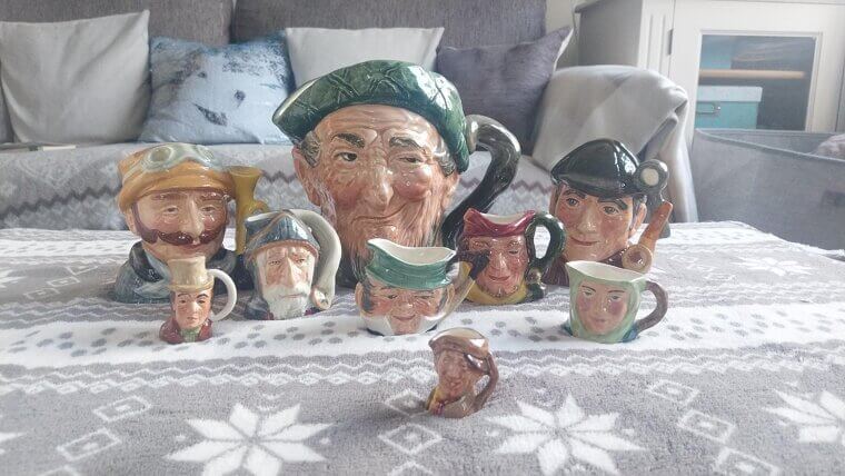 Las «jarras con personajes» de Royal Doulton: versiones tempranas poco comunes que valen más de 2.000 dólares por su encanto histórico y sus historias tan divertidas