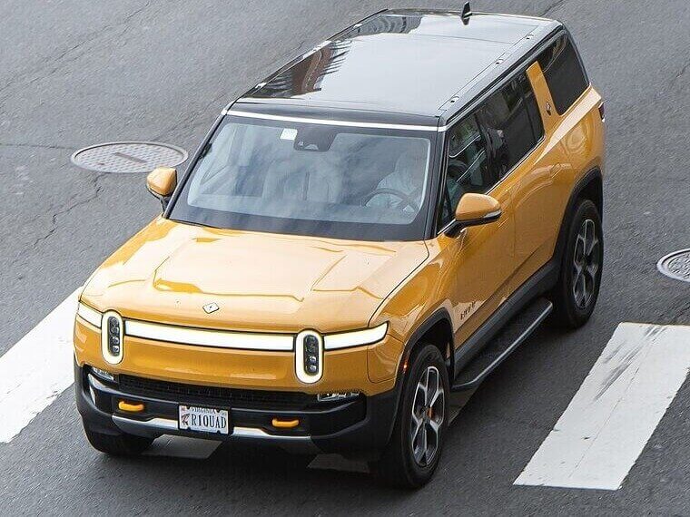 Rivian R1S (2022–2024)
