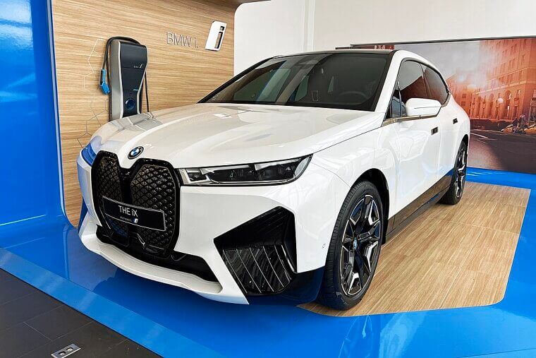 BMW IX (2022–2025)