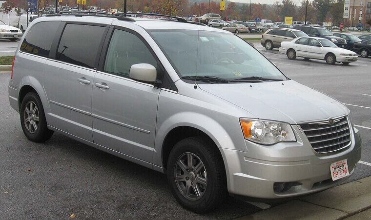 2008 Chrysler Town & Country Touring Minivan - $5,000