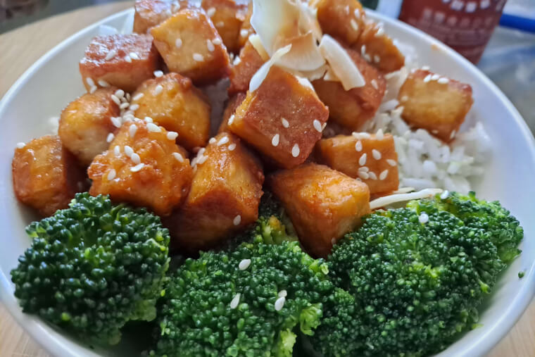 Sriracha Tofu & Peanut Dressing