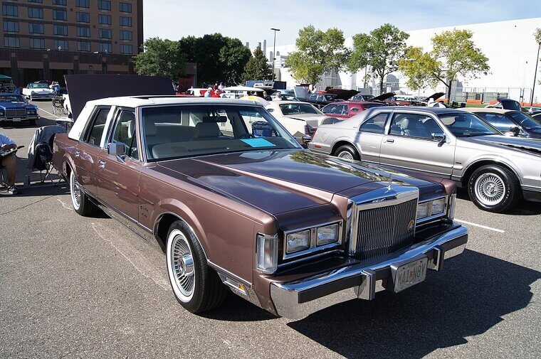 Lincoln Continental (1988–2002)