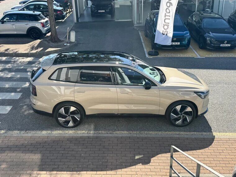 Volvo EX90