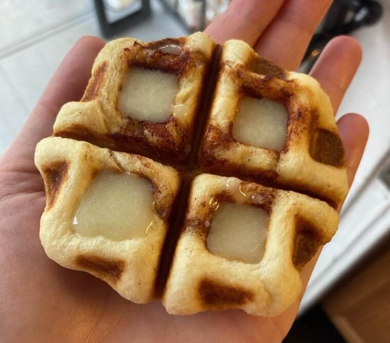 Приготовь вафли с коричным роллом