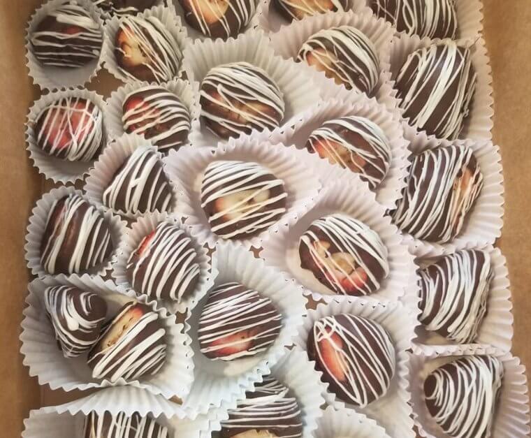 Посыпь клубнику шоколадом