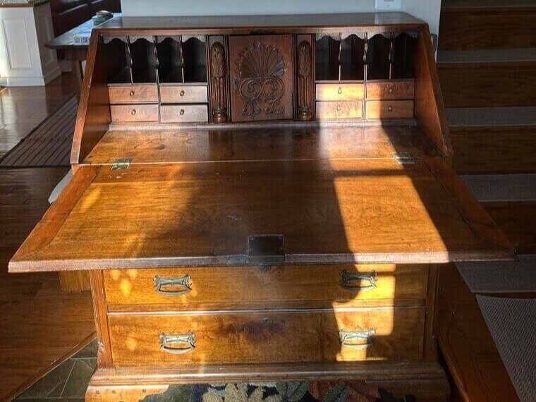 Secretary Desks: Timeless Treasures for Flipping