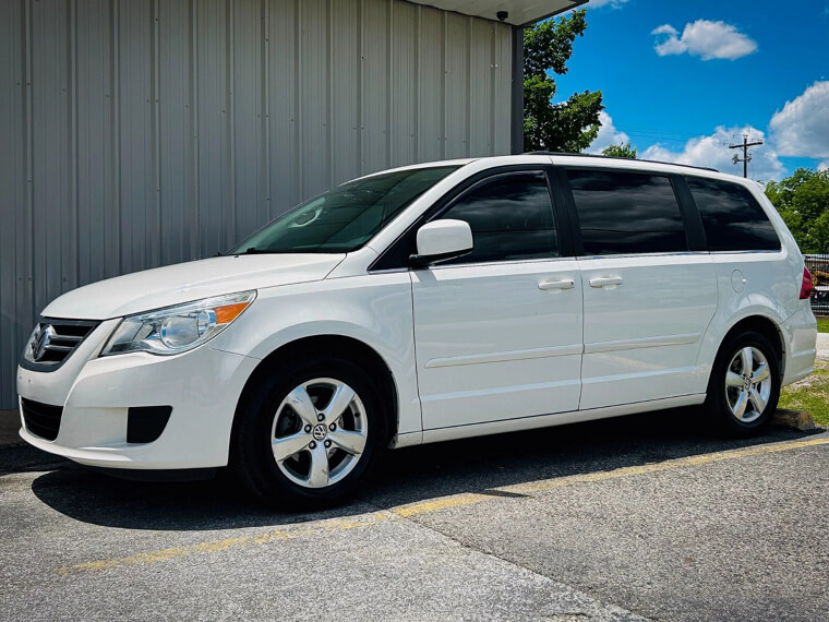 2011 Volkswagen Routan - $9,495.00
