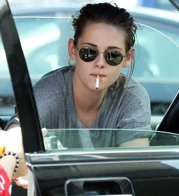 Kristen Stewart Has A Cigarette Lunch
