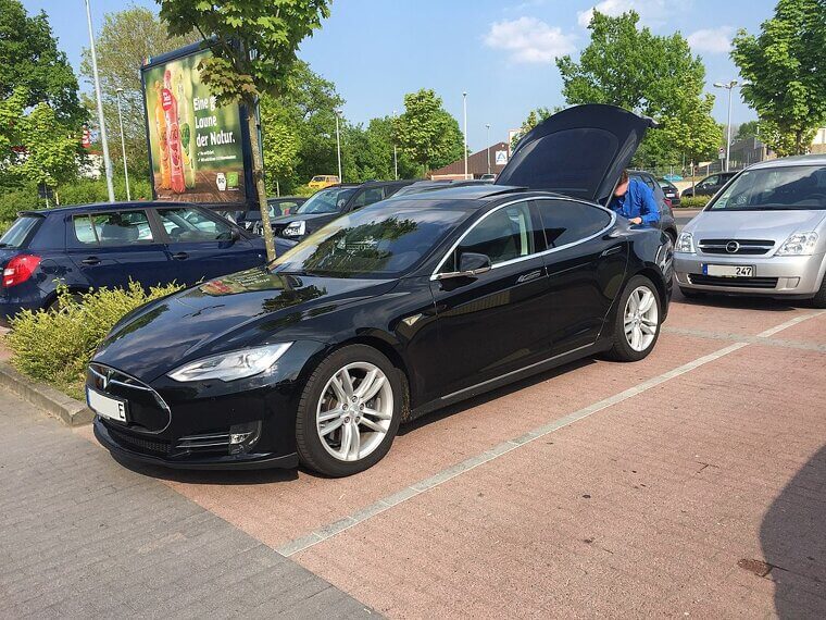Tesla Model S (2012)