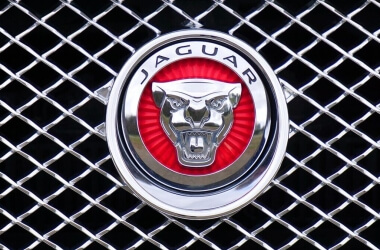 Vintage Car Logos That Look Nothing Like Today’s