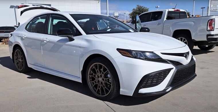Toyota Camry SE Nightshade (2024)