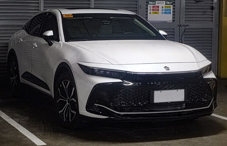 Toyota Crown XLE (2025)