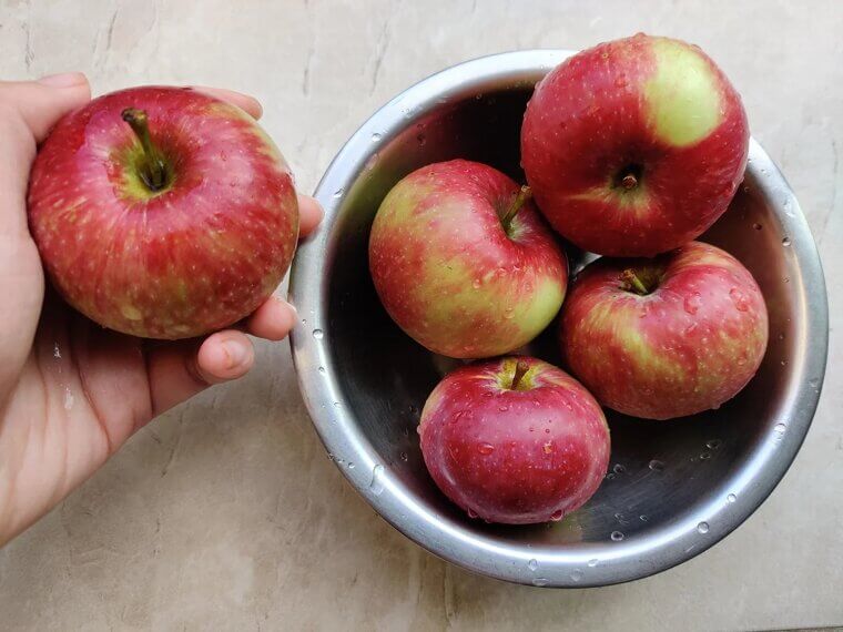 Apples: 3 to 4 Weeks