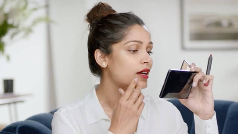 Freida Pinto Keeps Her Eyelids Glossy With Vaseline