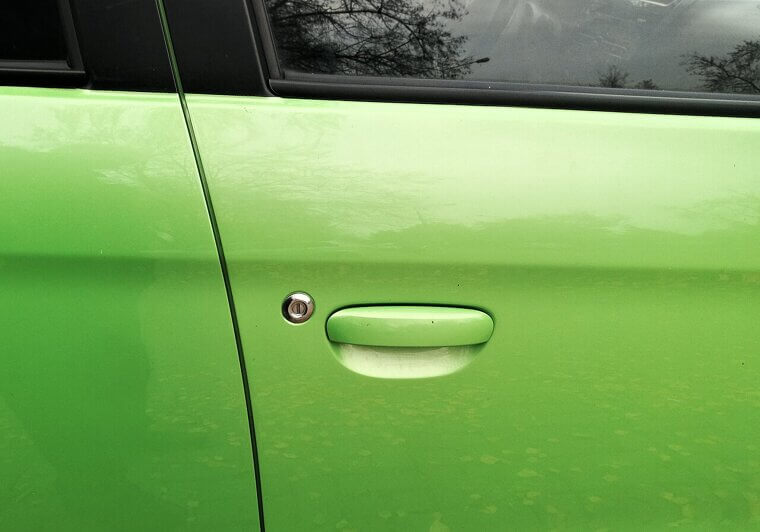 The Door Alignment Gap: How to Spot a "Hidden" Accident With Your Fingers