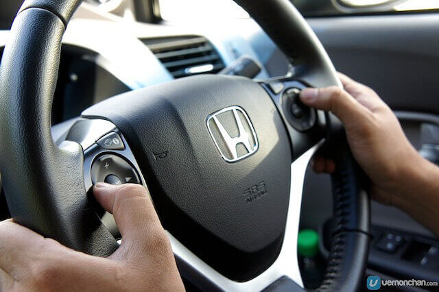 The Steering Wheel "Dead Zone": Why You Should Wiggle the Wheel at a Stop