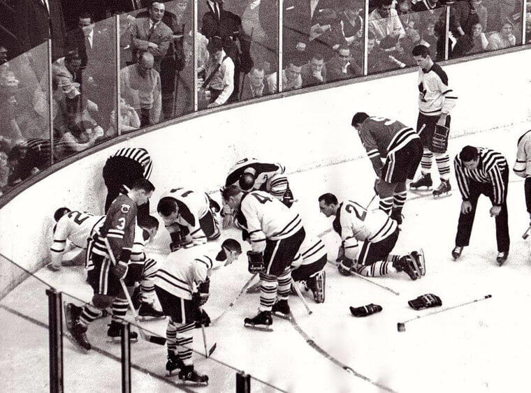 Toronto Maple Leafs and Black Hawks Stop Mid-Game to Help a Player
