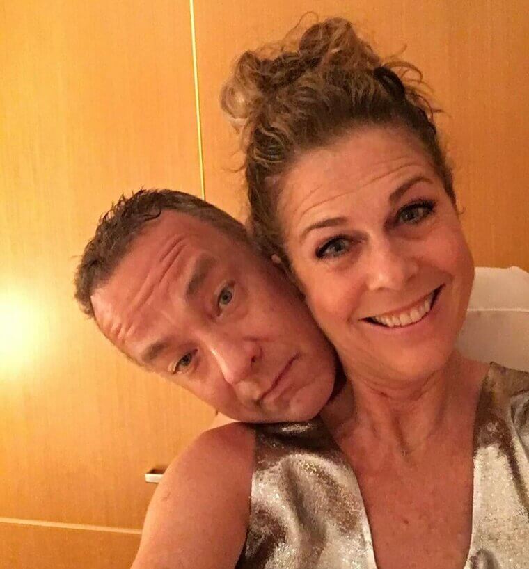 Un Amor Moderno Construido sobre la Amistad y el Humor