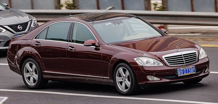 Mercedes-Benz S-Class (W221)