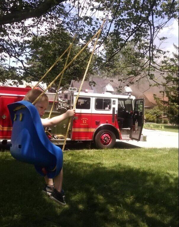 火事よりもブランコの方が大事!