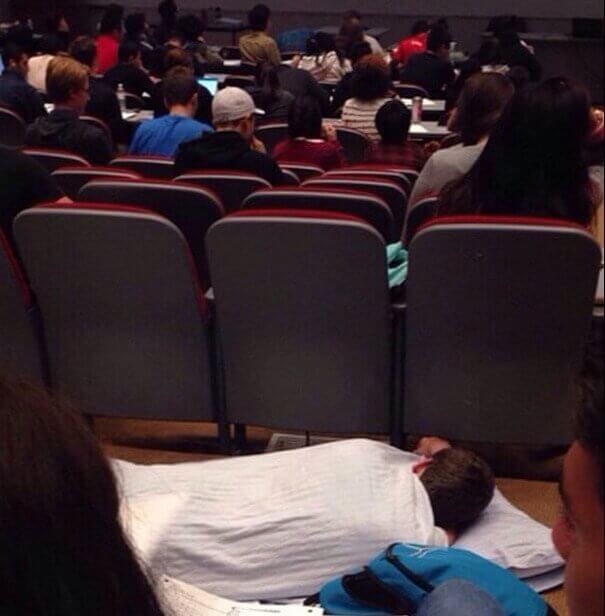 とにかく寝たい。ただそれだけ。