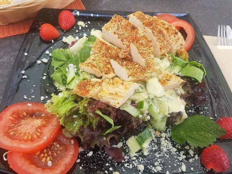 Caesar Salad With a Creamy Dressing