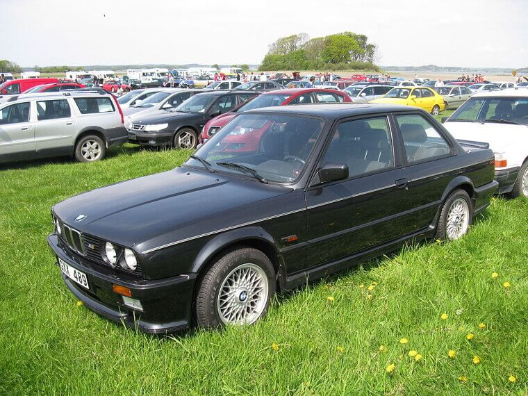 BMW E30 325i (1982–1994)
