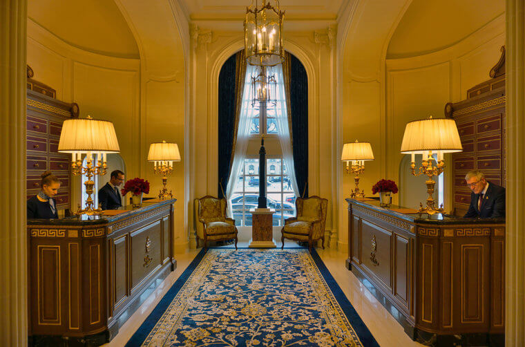 A herdeira começa a fazer ligações misteriosas