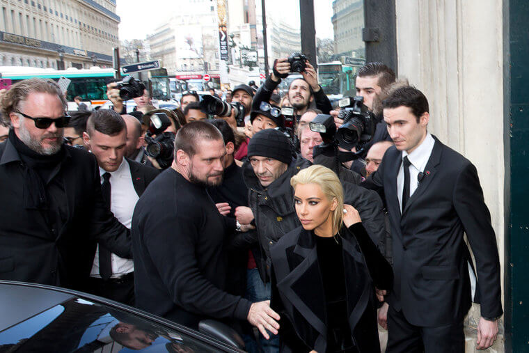 A polícia captura os criminosos