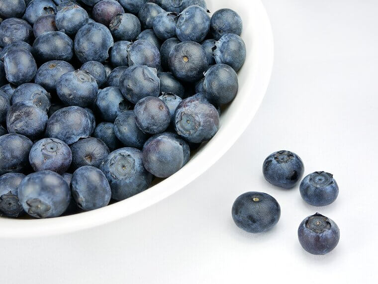 Coating Blueberries in Dry Flour to Prevent Them From Sinking to the Bottom of Muffins