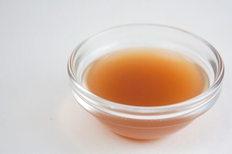 Adding a Splash of Acidic Vinegar to Ice Water to Inhibit Gluten and Keep Pastry Delightfully Tender